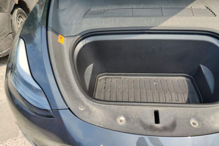 Used Tesla Model Y 2024 Rear-Wheel-Drive Version Engine Bay Right