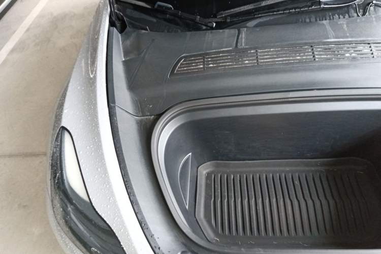Used Tesla Model Y 2024 Rear-Wheel-Drive Version Engine Bay Right