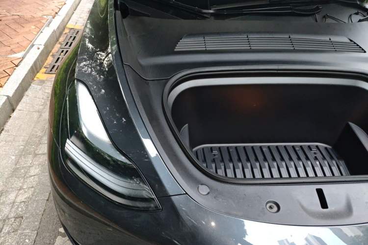 Used Tesla Model Y 2024 Rear-Wheel-Drive Version Engine Bay Right