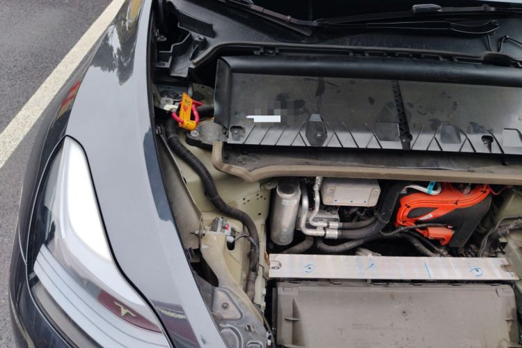 Used Tesla Model Y 2024 Rear-Wheel-Drive Version Engine Bay Right