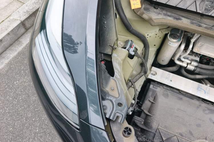 Used Tesla Model Y 2024 Rear-Wheel-Drive Version Engine Bay Right
