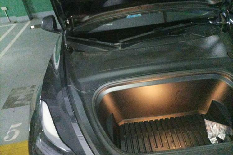 Used Tesla Model Y 2024 Rear-Wheel-Drive Version Engine Bay Right