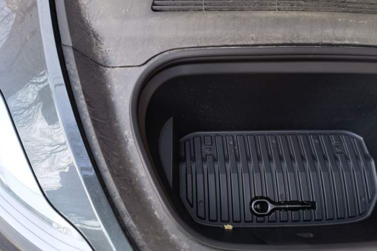 Used Tesla Model Y 2024 Rear-Wheel-Drive Version Engine Bay Right