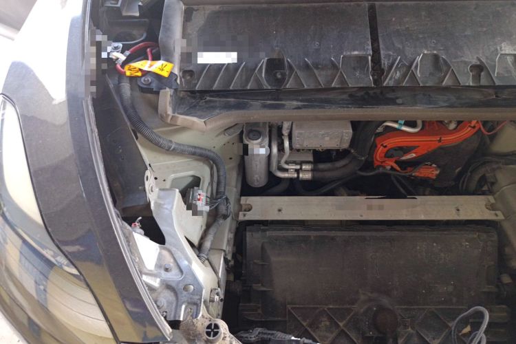 Used Tesla Model Y 2024 Rear-Wheel-Drive Version Engine Bay Right