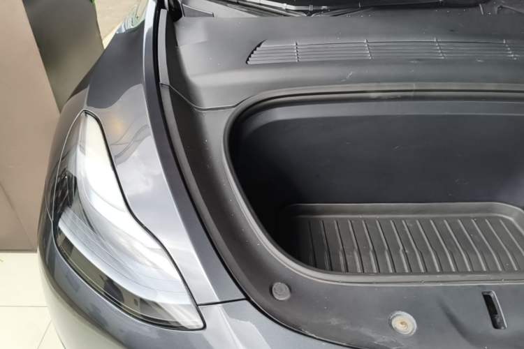 Used Tesla Model Y 2024 Rear-Wheel-Drive Version Engine Bay Right