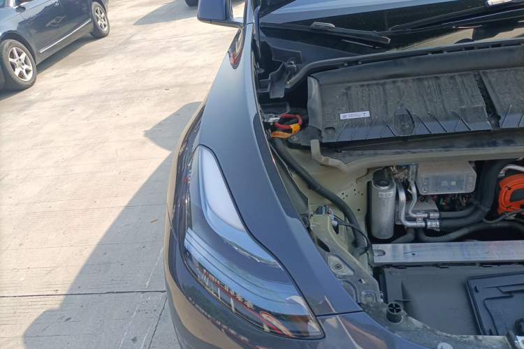 Used Tesla Model Y 2024 Rear-Wheel-Drive Version Engine Bay Right