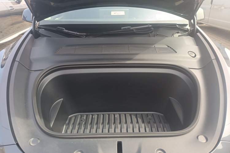 Used Tesla Model Y 2024 Rear-Wheel-Drive Version Engine Bay