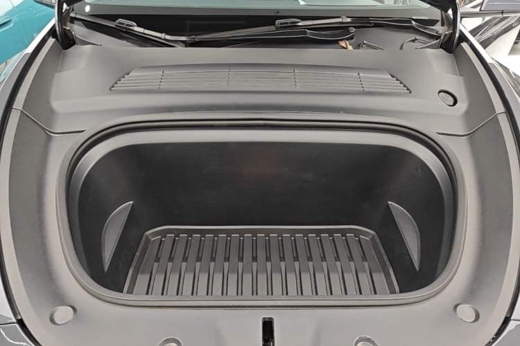 Used Tesla Model Y 2024 Rear-Wheel-Drive Version Engine Bay