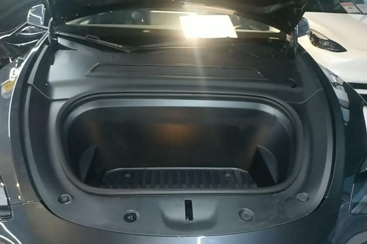 Used Tesla Model Y 2024 Rear-Wheel-Drive Version Engine Bay