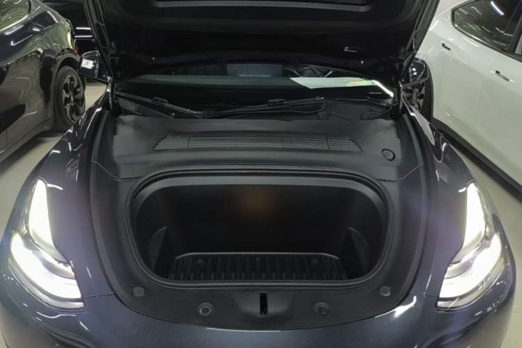 Used Tesla Model Y 2024 Rear-Wheel-Drive Version Engine Bay