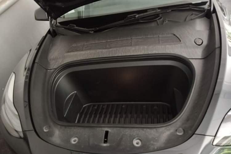Used Tesla Model Y 2024 Rear-Wheel-Drive Version Engine Bay