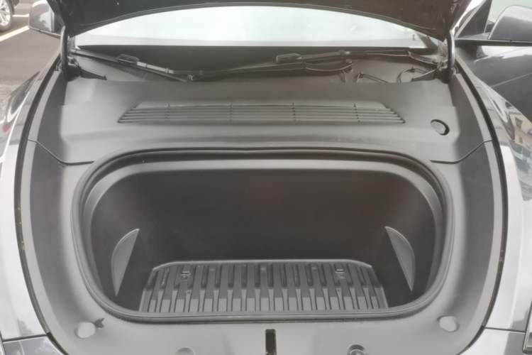 Used Tesla Model Y 2024 Rear-Wheel-Drive Version Engine Bay