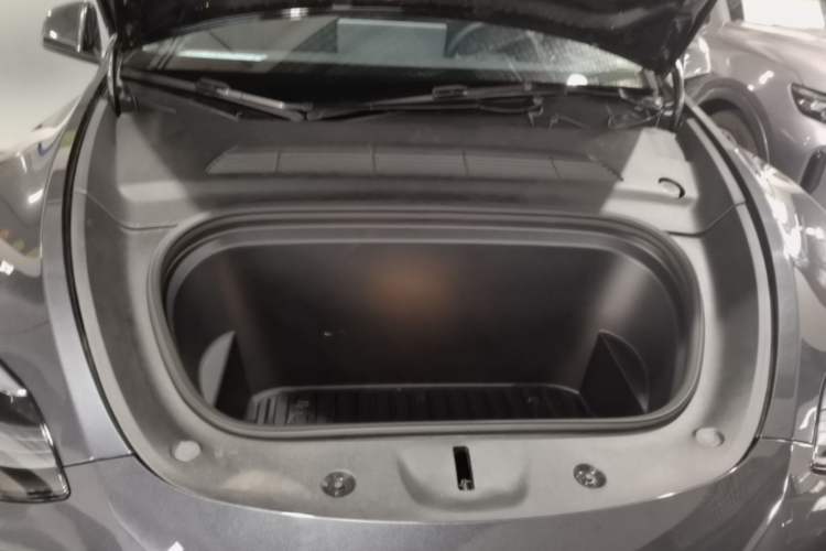 Used Tesla Model Y 2024 Rear-Wheel-Drive Version Engine Bay