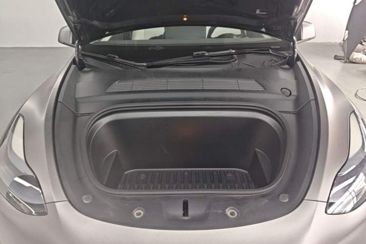 Used Tesla Model Y 2024 Rear-Wheel-Drive Version Engine Bay