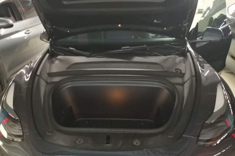 Used Tesla Model Y 2024 Rear-Wheel-Drive Version Engine Bay