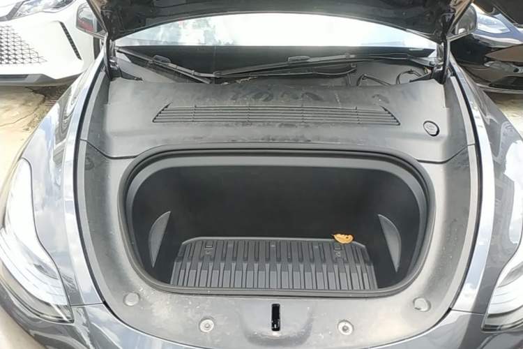 Used Tesla Model Y 2024 Rear-Wheel-Drive Version Engine Bay