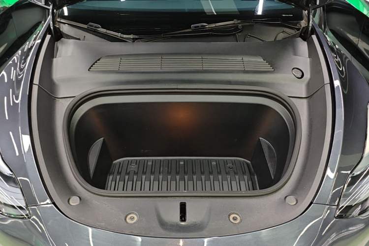 Used Tesla Model Y 2024 Rear-Wheel-Drive Version Engine Bay