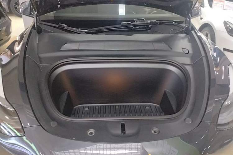 Used Tesla Model Y 2024 Rear-Wheel-Drive Version Engine Bay