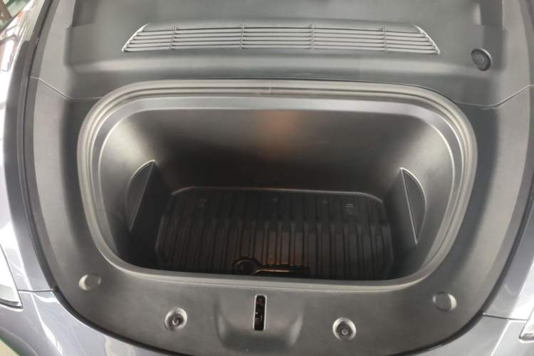 Used Tesla Model Y 2024 Rear-Wheel-Drive Version Engine Bay