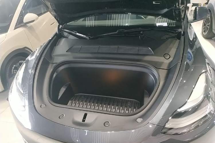 Used Tesla Model Y 2024 Rear-Wheel-Drive Version Engine Bay