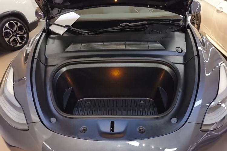 Used Tesla Model Y 2024 Rear-Wheel-Drive Version Engine Bay