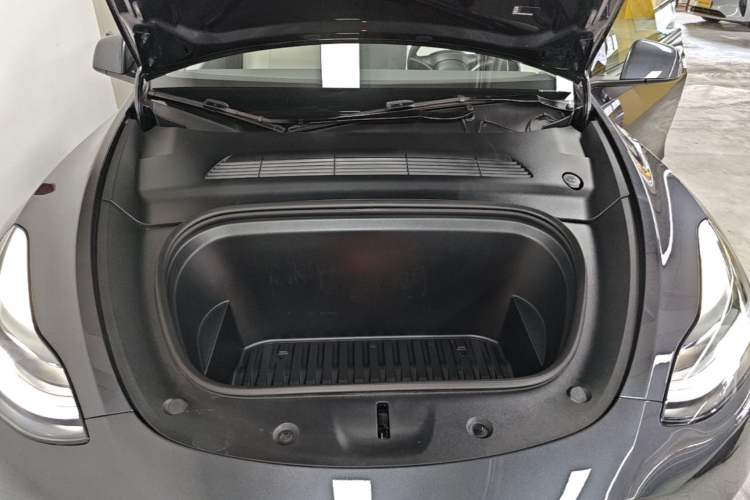 Used Tesla Model Y 2024 Rear-Wheel-Drive Version Engine Bay