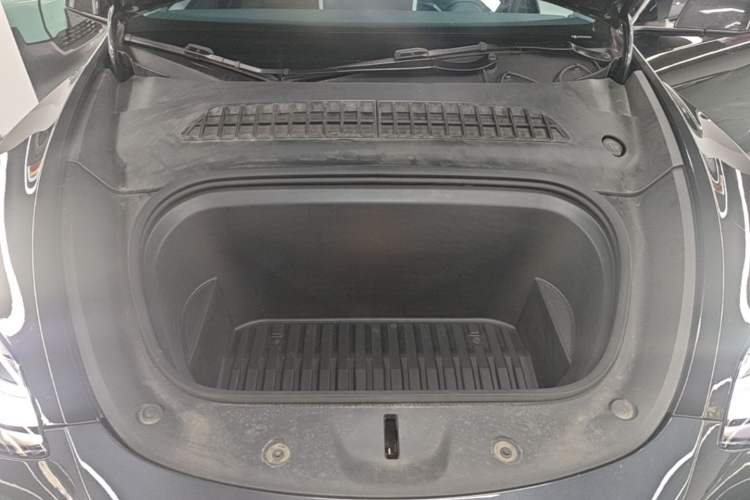 Used Tesla Model Y 2024 Rear-Wheel-Drive Version Engine Bay