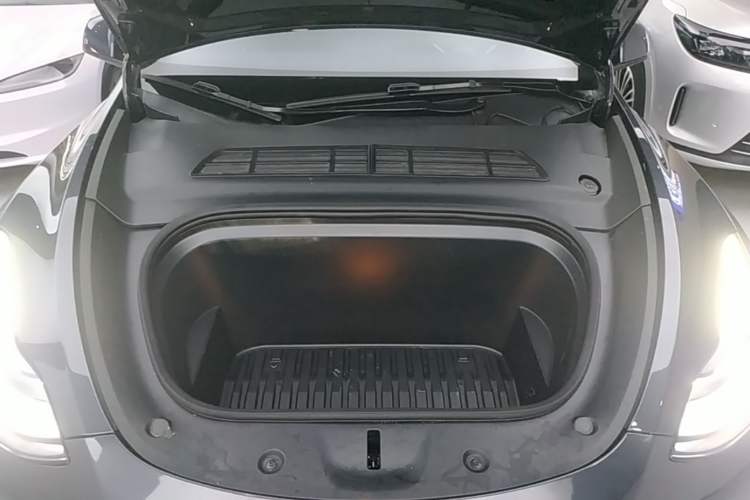 Used Tesla Model Y 2024 Rear-Wheel-Drive Version Engine Bay