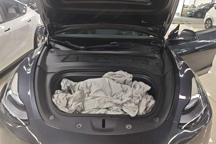 Used Tesla Model Y 2024 Rear-Wheel-Drive Version Engine Bay