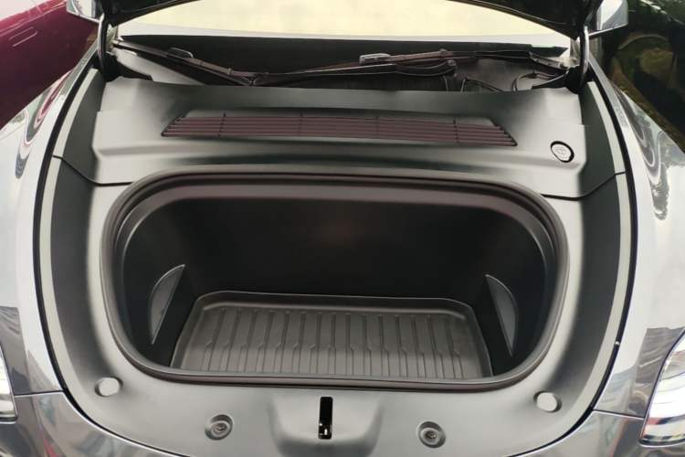 Used Tesla Model Y 2024 Rear-Wheel-Drive Version Engine Bay
