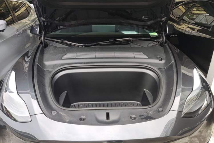 Used Tesla Model Y 2024 Rear-Wheel-Drive Version Engine Bay