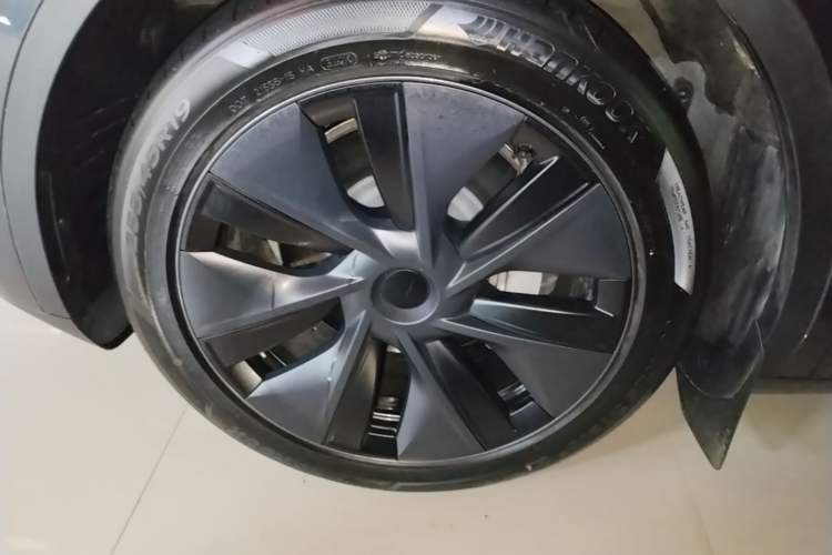 Used Tesla Model Y 2024 Long-Range All-Wheel-Drive Version Exterior 1
