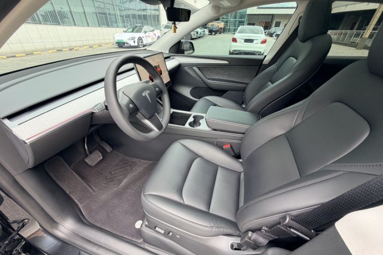 Used Tesla Model Y 2024 Rear-Wheel-Drive Version Exterior 2