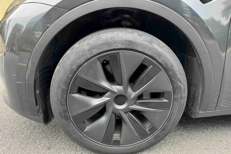 Used Tesla Model Y 2024 Rear-Wheel-Drive Version Exterior 2