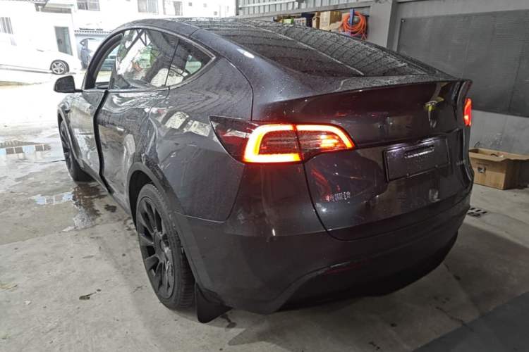 Used Tesla Model Y 2024 Rear-Wheel-Drive Version Exterior 2