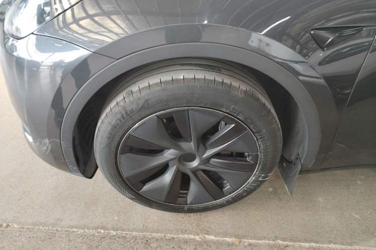 Used Tesla Model Y 2024 Rear-Wheel-Drive Version Exterior 2