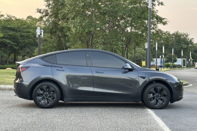 Used Tesla Model Y 2024 Rear-Wheel-Drive Version Exterior 2