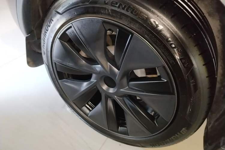 Used Tesla Model Y 2024 Long-Range All-Wheel-Drive Version Exterior 2