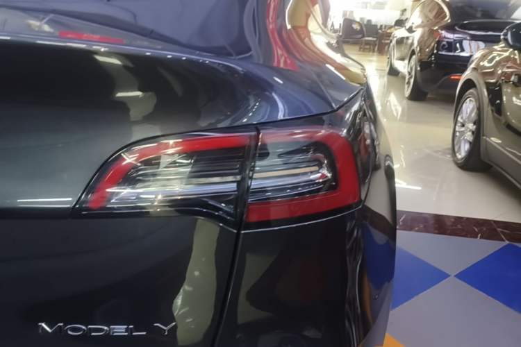 Used Tesla Model Y 2024 Rear-Wheel-Drive Version Exterior 3