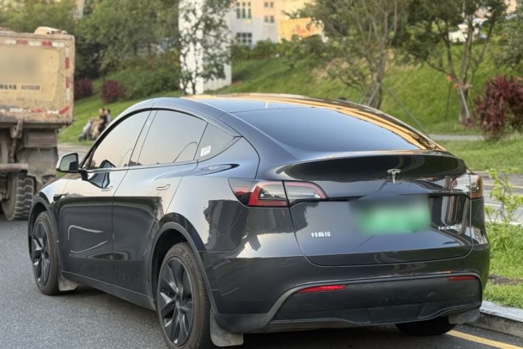 Used Tesla Model Y 2024 Long-Range All-Wheel-Drive Version Exterior 3