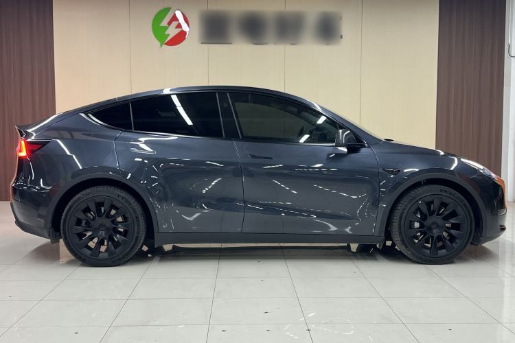 Used Tesla Model Y 2024 Long-Range All-Wheel-Drive Version Exterior 3