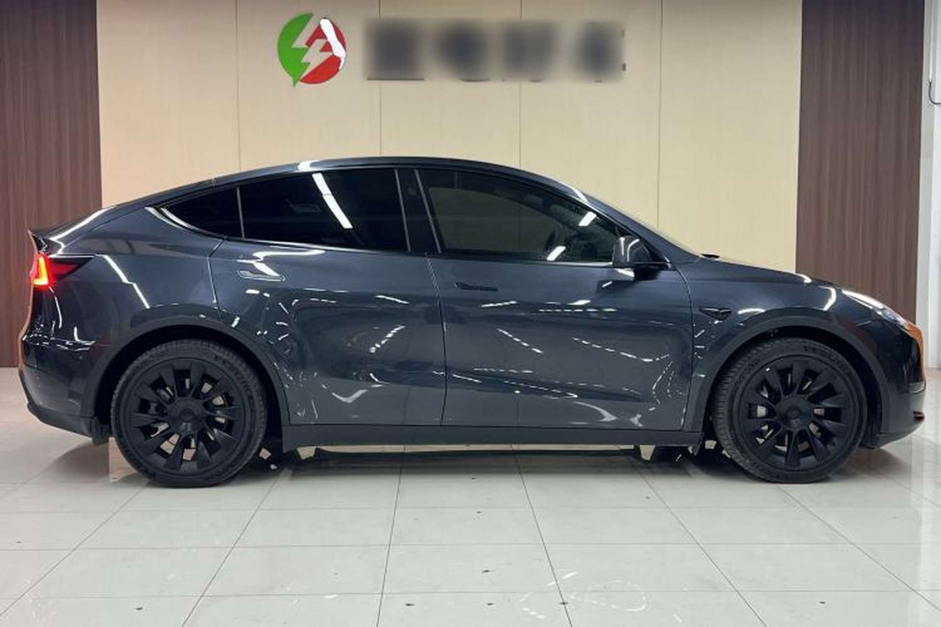 Used Tesla Model Y 2024 Long-Range All-Wheel-Drive Version Exterior 3