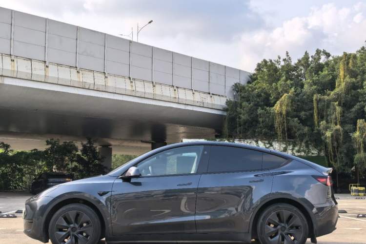 Used Tesla Model Y 2024 Rear-Wheel-Drive Version Exterior 3