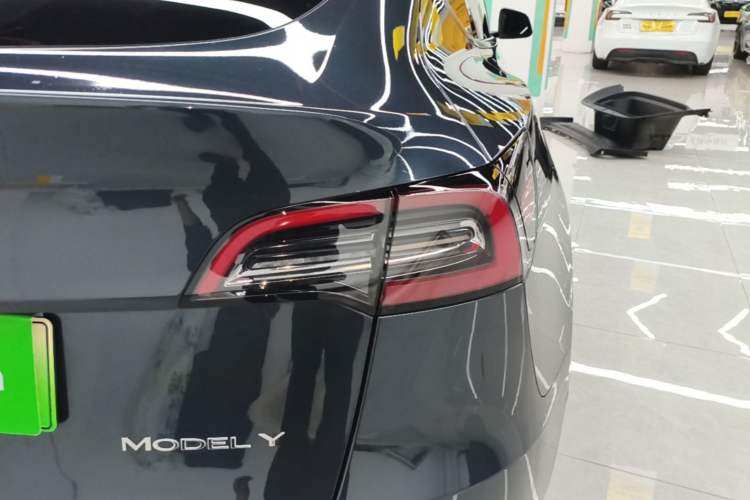Used Tesla Model Y 2024 Long-Range All-Wheel-Drive Version Exterior 3