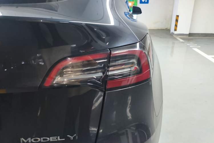 Used Tesla Model Y 2024 Long-Range All-Wheel-Drive Version Exterior 3