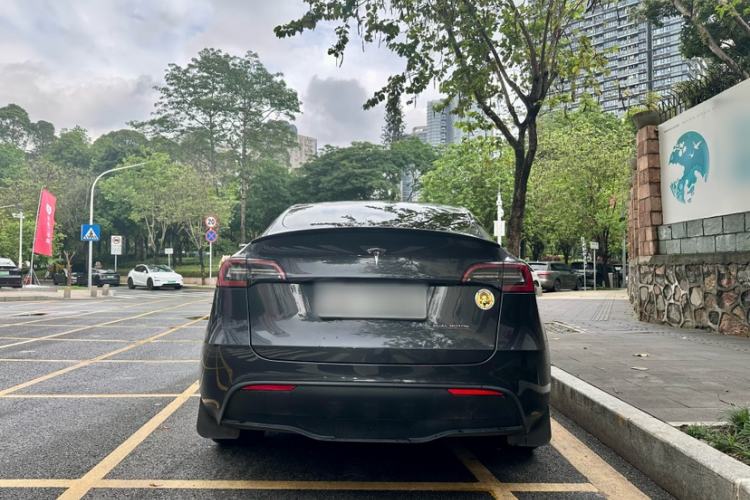 Used Tesla Model Y 2024 Long-Range All-Wheel-Drive Version Exterior 3