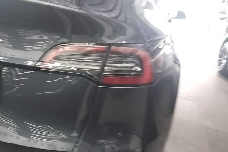 Used Tesla Model Y 2024 Long-Range All-Wheel-Drive Version Exterior 3