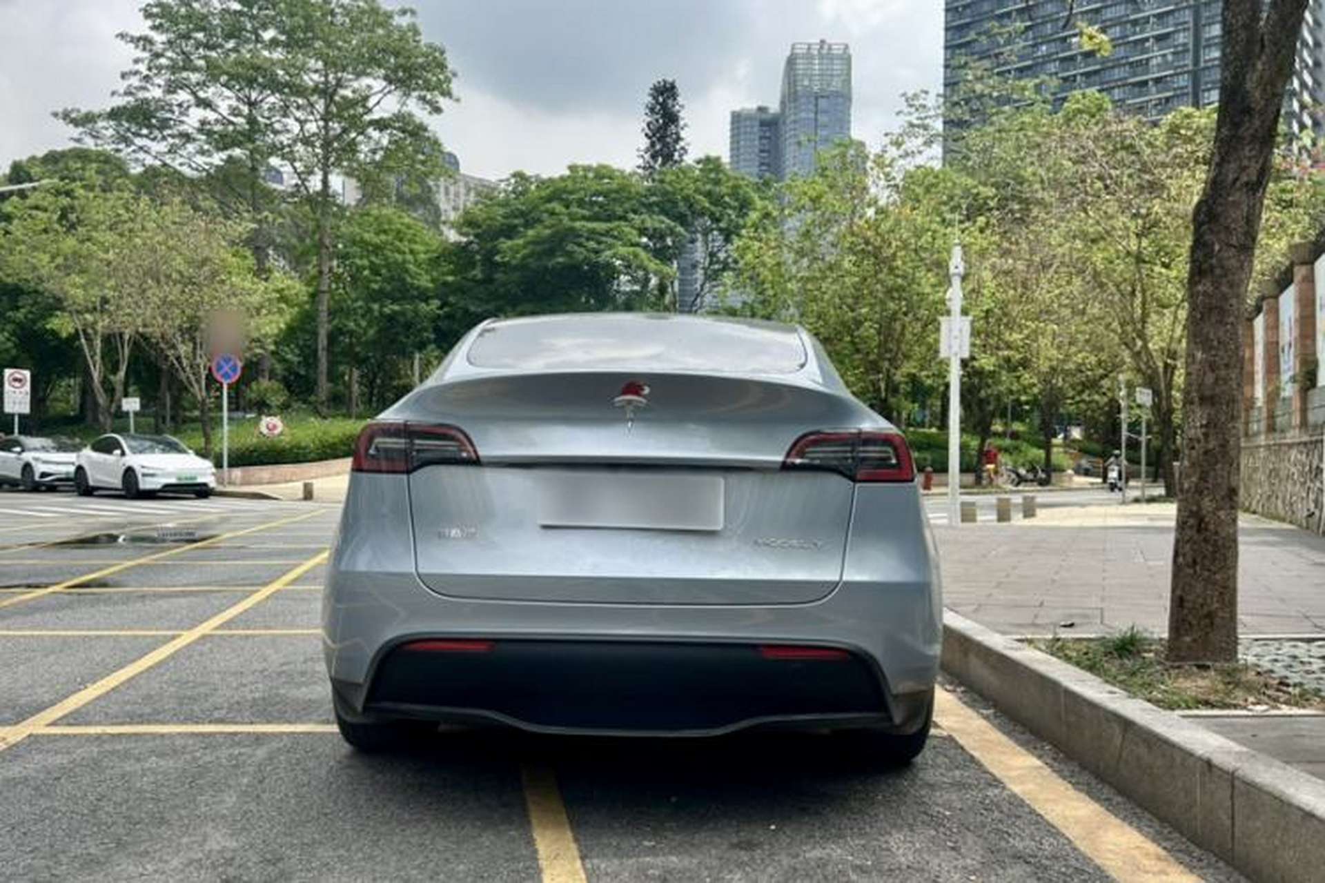 Used Tesla Model Y 2024 Rear-Wheel-Drive Version Exterior 3