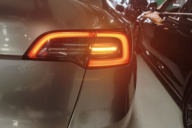 Used Tesla Model Y 2024 Long-Range All-Wheel-Drive Version Exterior 3