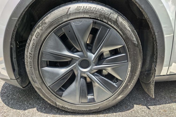 Used Tesla Model Y 2024 Long-Range All-Wheel-Drive Version Exterior 3